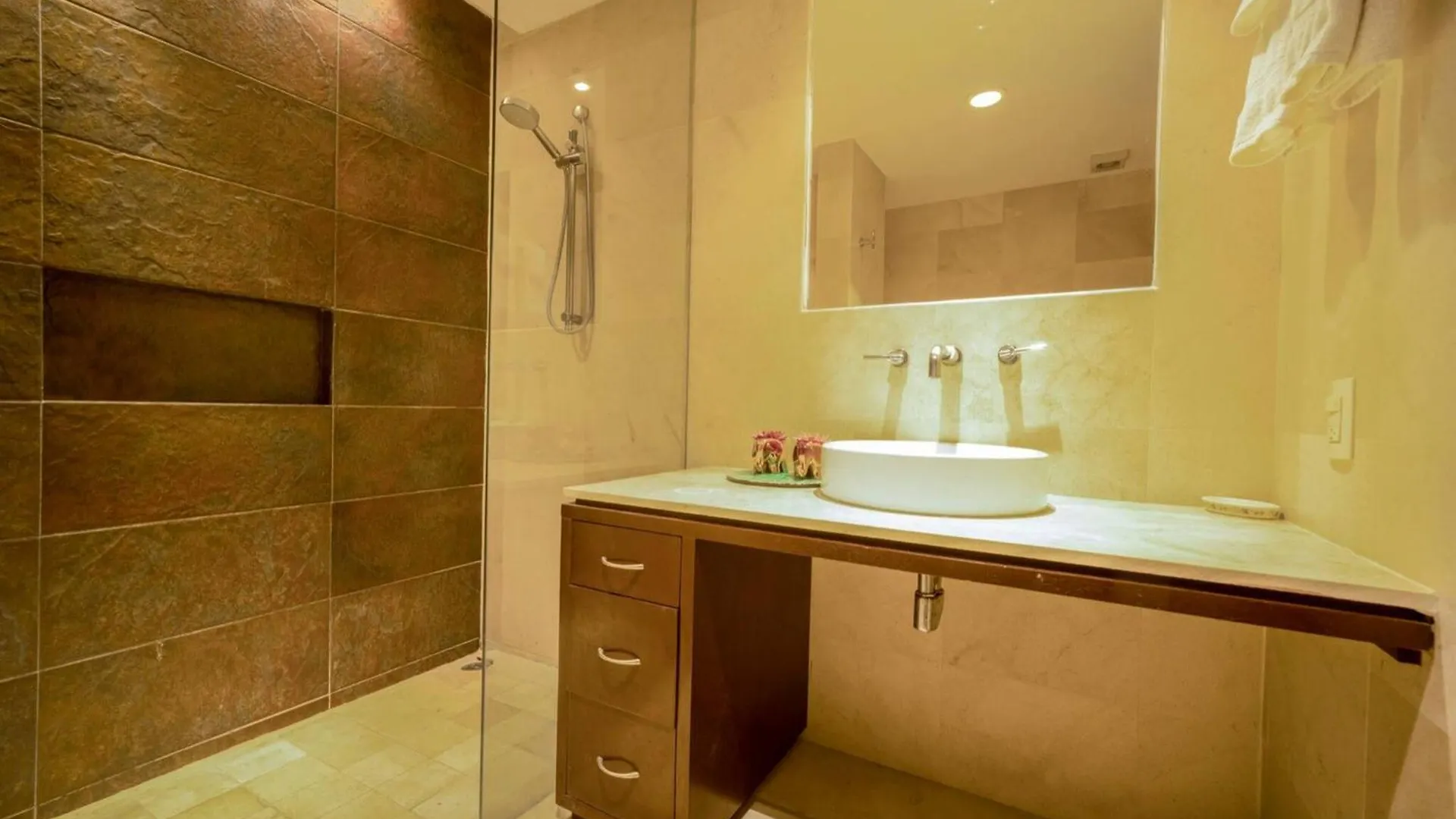 Prázdninový dům Modern 2 Bedroom Condo Colorful And Creative - At Via 38 Condos A13 Playa del Carmen