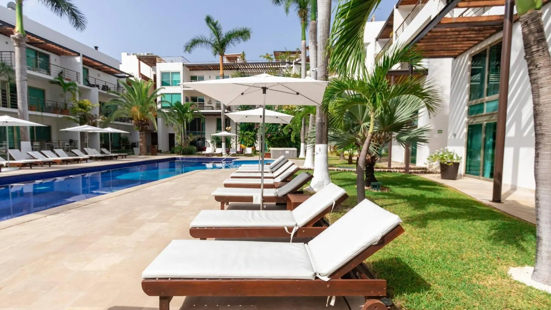Modern 2 Bedroom Condo Colorful And Creative - At Via 38 Condos A13 Playa del Carmen Mexique
